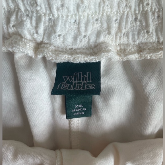 Shorts - Picture 3 of 4